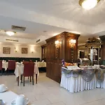 Отель Daphne 4*