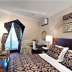 Отель Daphne 4*