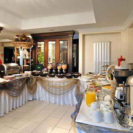 Daphne Hotel 4*