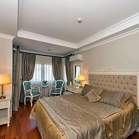 Daphne Hotel 4*