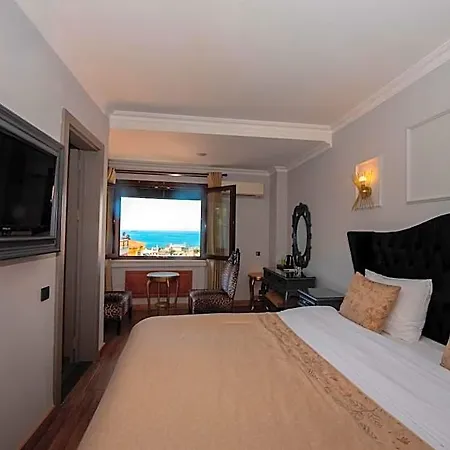 Daphne Hotel 4*