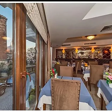 Hotel Daphne 4*