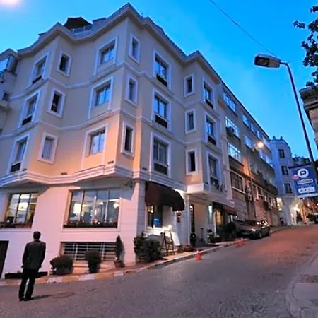 Daphne Hotel 4*