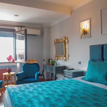 Daphne Hotel