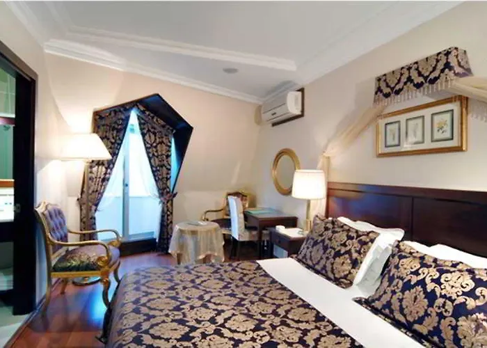 Отель Daphne 4*